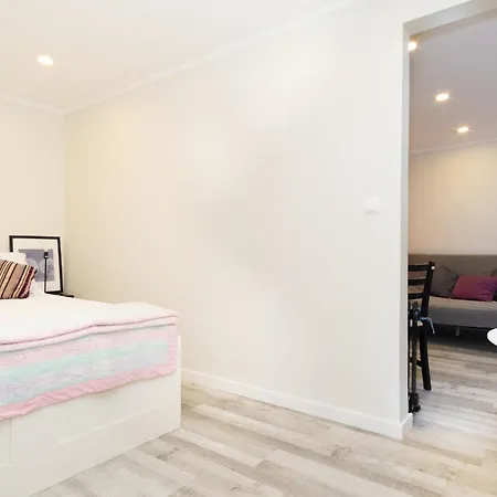 Lively Downtown Apartment *