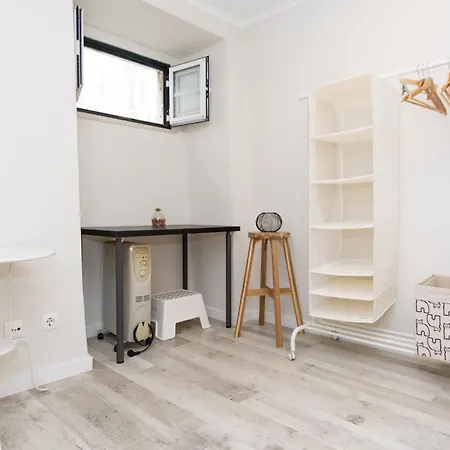 Lively Downtown Apartment